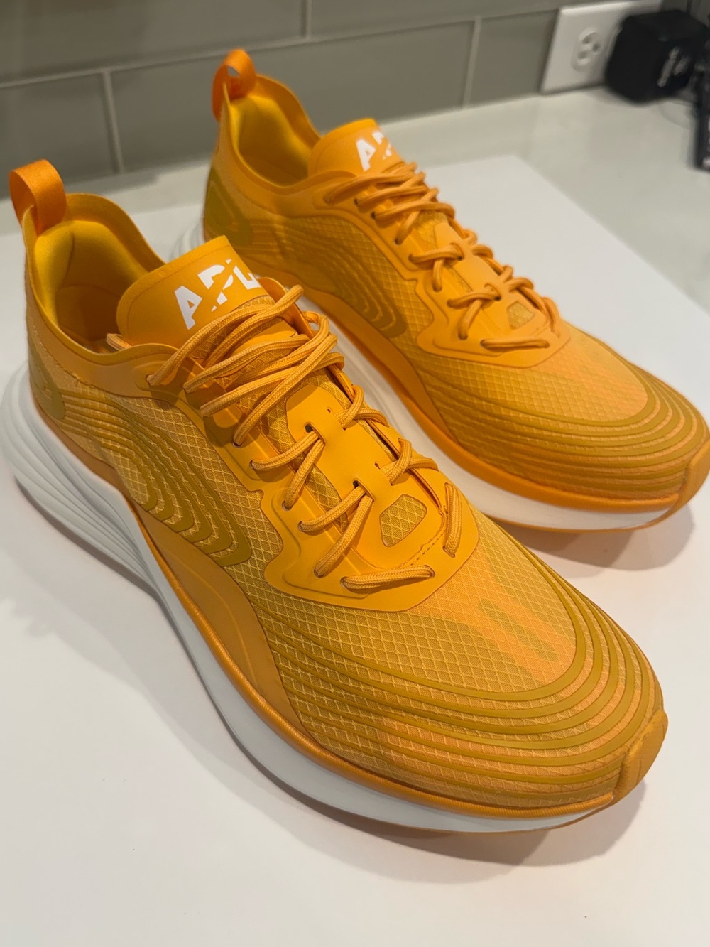 NEW APL Athletic Mens Streamline Orange Mango White Training/Runnings Sneakers